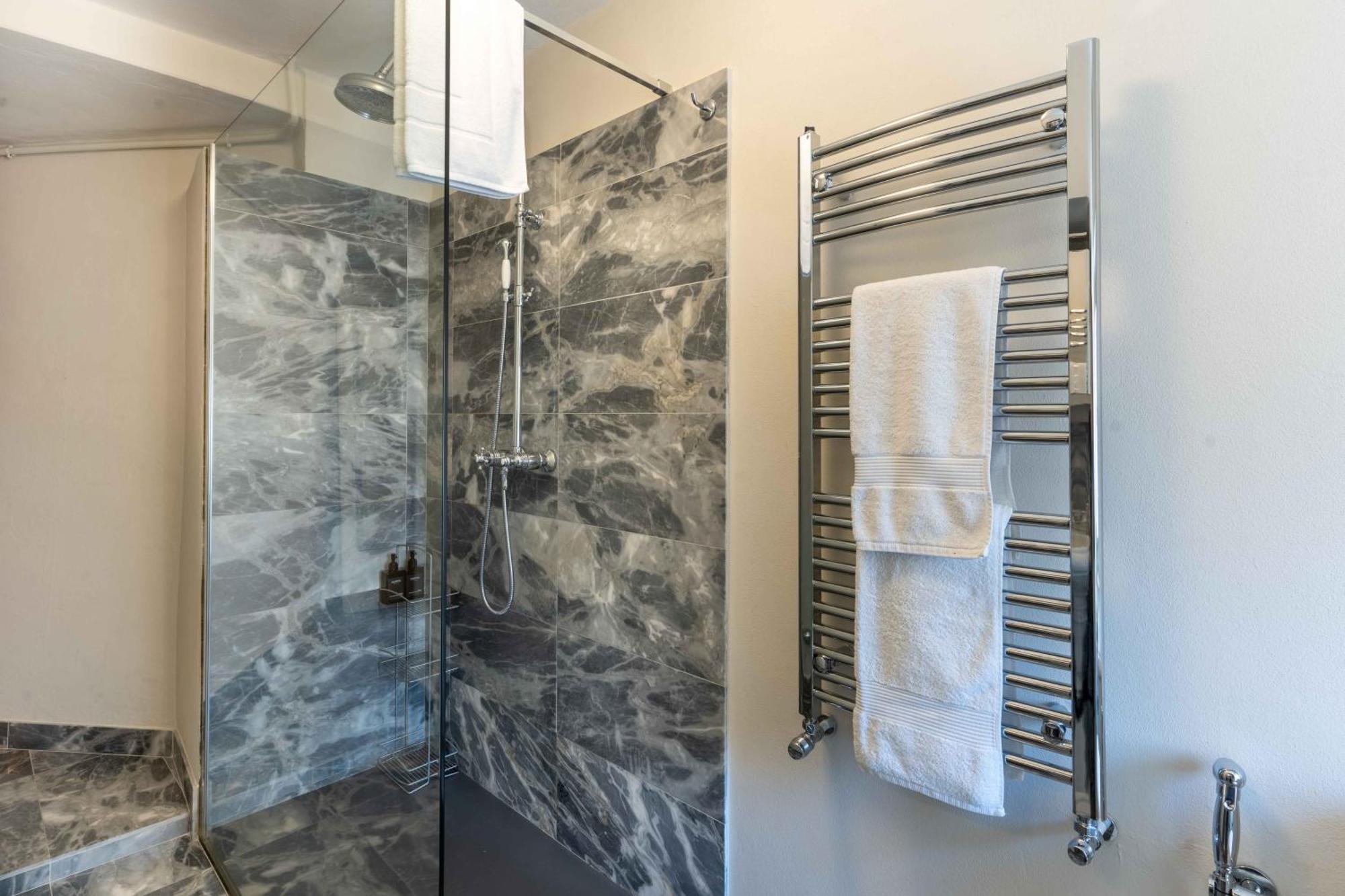 Luxury Apartment Angelio Barga Eksteriør bilde